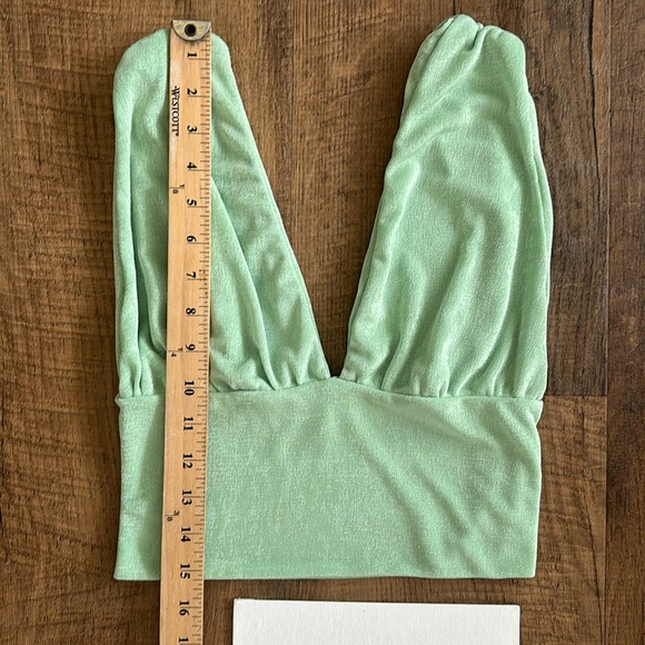 Light Green stretchy crop top size Medium Fashion Nova  EUC - Picture 3 of 8